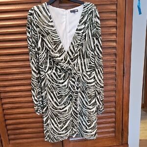 Fashion Nova Green And Gold Foliage Print Long Sleeve Dress